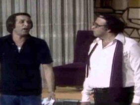 العربية كل حاجة فيها سليمة .. بس لوحدها